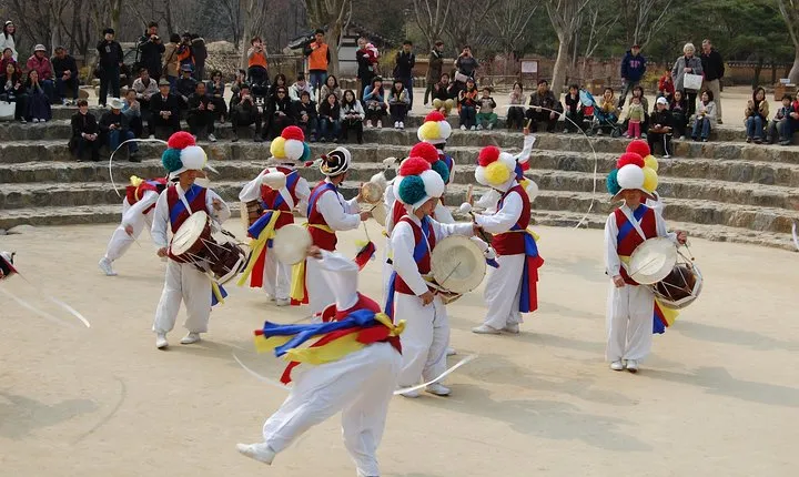 Gyeongbok Palace and Korean Folk Village Tour