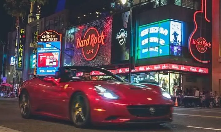 1-Hour Driving Tour from Hollywood to Beverly Hills in a Ferrari