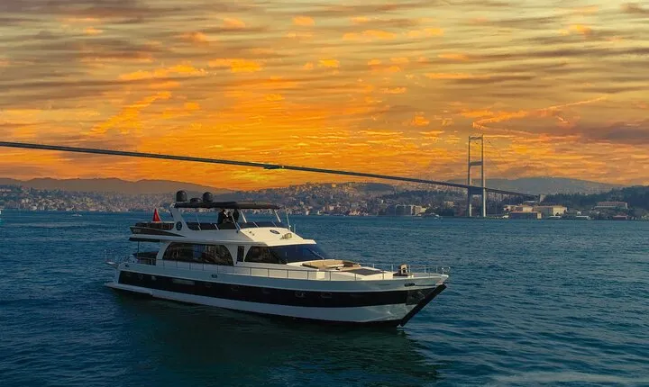 Bosphorus Sunset Cruise on Luxury Yacht with Transfers