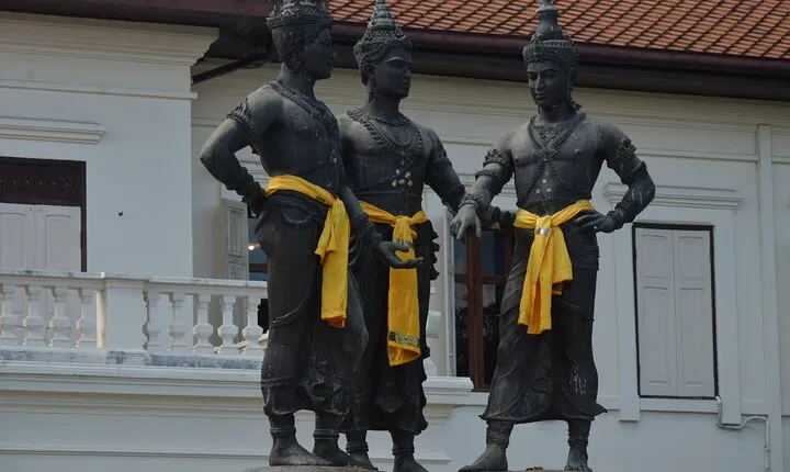 Historic Temples and City Guided Walking Tour in Chiang Mai
