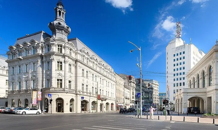 Bucharest Historical Food Tour in Old Center