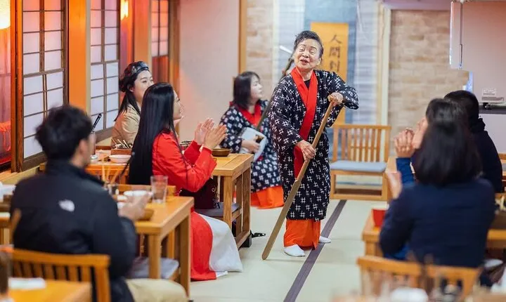 Tokyo Bay Yakatabune Dinner/Day Cruise with Japan Show and Drinks