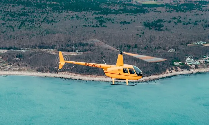 30-Min Helicopter Tour of Cape Cod from Hyannis