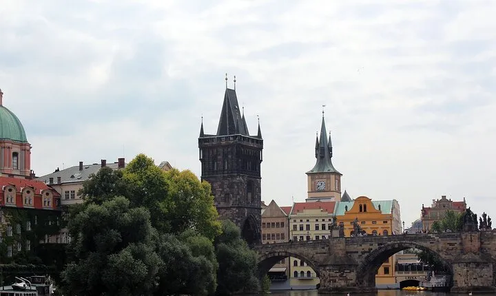 PRIVATE RIVER CRUISE with unlimited drinks