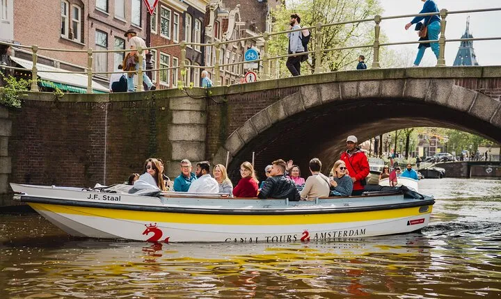 Amsterdam Open Boat Tour with Local Guide