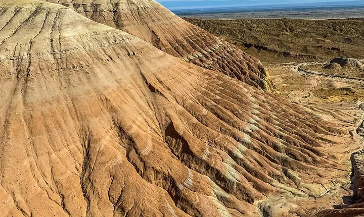 Singing dunes & Aktau mountains group tour to Altyn Emel