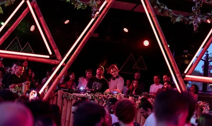 Ultimate South Beach Bar Crawl in Miami