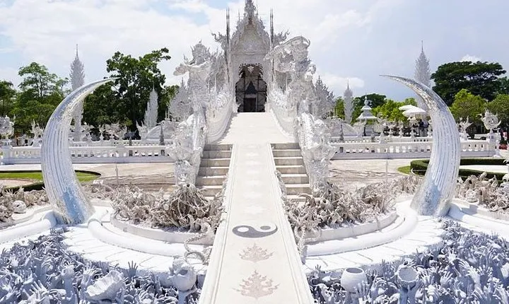 Chiang Rai White and Black and Blue Temple