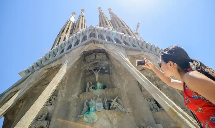 Barcelona eBike Small Group Tour with entrance to Sagrada Familia