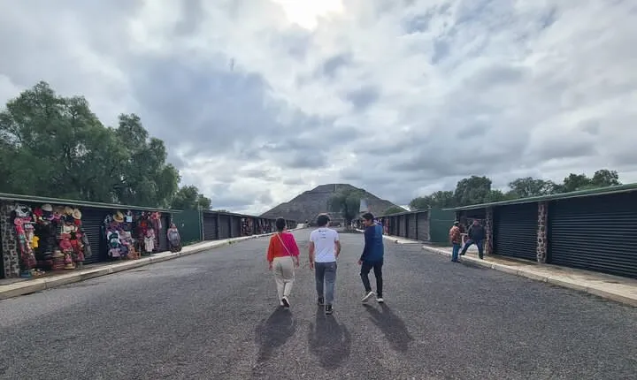 Private Tour: Teotihuacan Pyramids with Virtual Reality