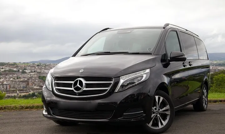 Full Day Private Luxury Tour of Causeway Coast (Giants Causeway)