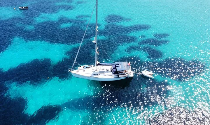 Explore the Beautifull seaside of Formentera. Incl cava, drinks, snacks, ..