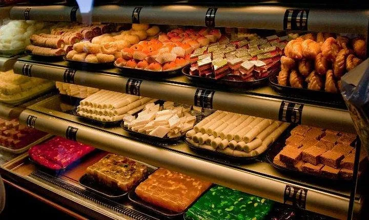 Seth Gali Bazaar Walk with Lavish on table barbecue dinner