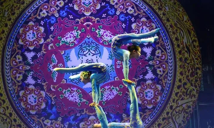 Beijing Acrobatic Show in Red Theater with Guide and Transfer