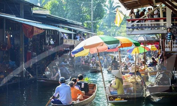Private Tour: Floating Markets and Bridge on River Kwai Day Trip from Bangkok