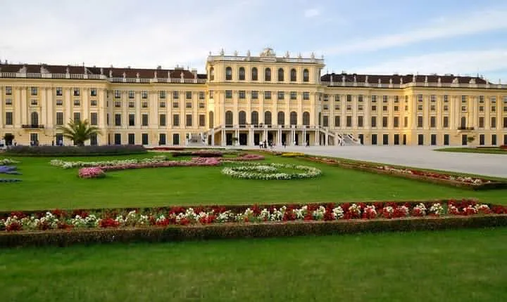 Private Vienna City Tour with Schonbrunn Palace Visit