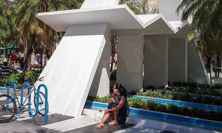 Miami Beach: Transcending Mall
