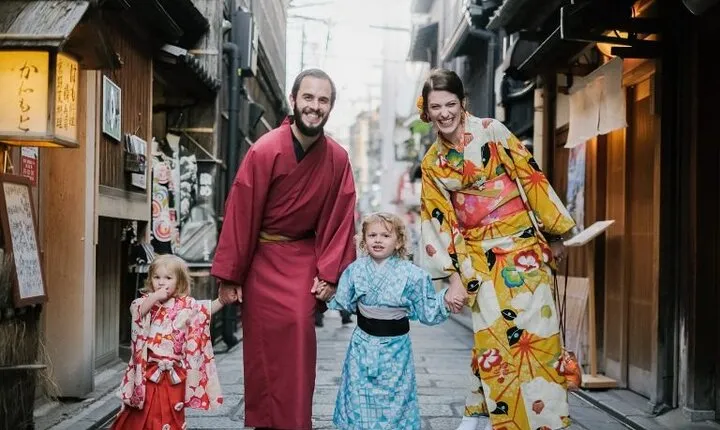 Kyoto Private Photoshoot Experience with a Professional Photographer