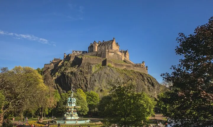 Private 4h Walking Tour in Edinburgh with Edinburgh Castle Tour