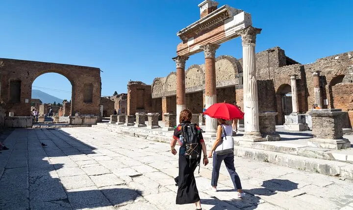Pompeii Private & Personalized Tour with archeology expert guide