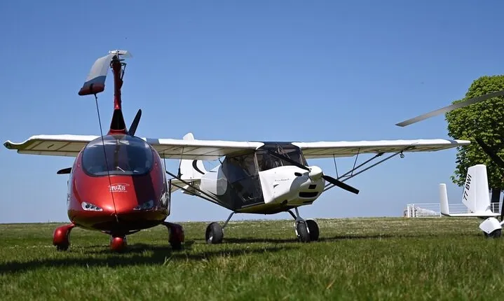 PARIS : Learn to fly a helicopter or an ULM