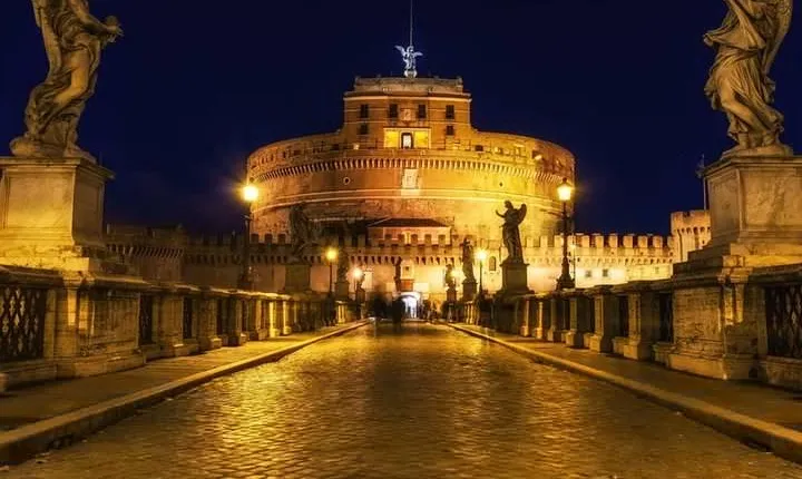 Roman Delights: Private Tour with Pizza, Gelato, City Highlights