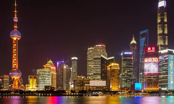 Zhujiajiao & Shanghai: Private Day Tour Water Town to Skyline