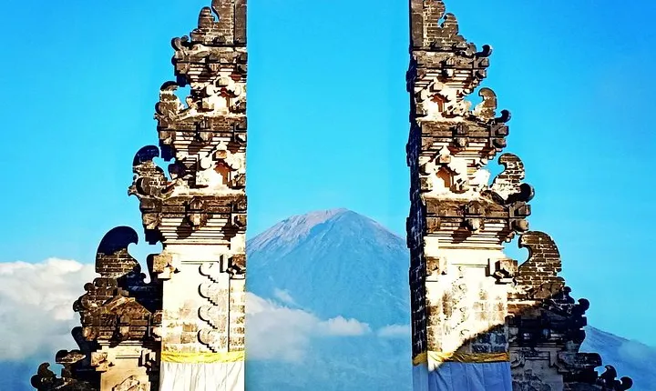 Eastern bali tour. lempuyang temple,tirta gangga,goa lawah, virgin beach.