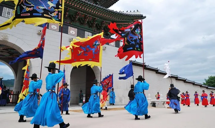 Korean Palace and Temple Tour in Seoul: Gyeongbokgung Palace and Jogyesa Temple