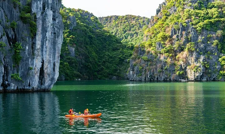 Halong bay full day trip from Hanoi: Visiting Thien Cung, Dau Go cave & Kayaking