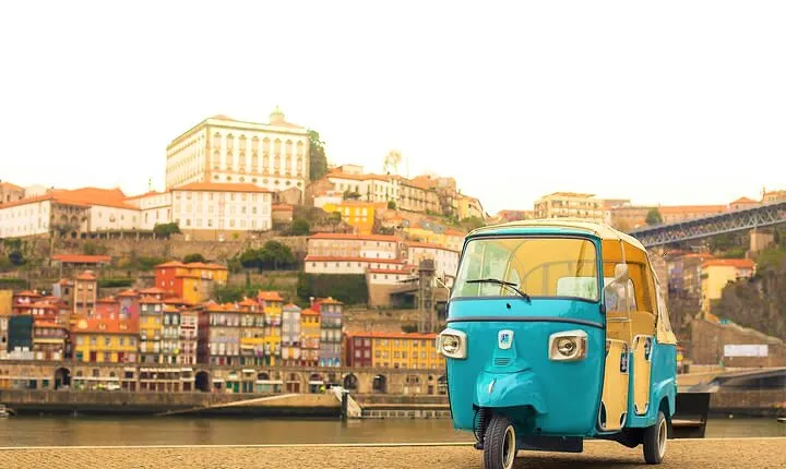 Porto Guided Tour to the Historical Center on a Tuk Tuk