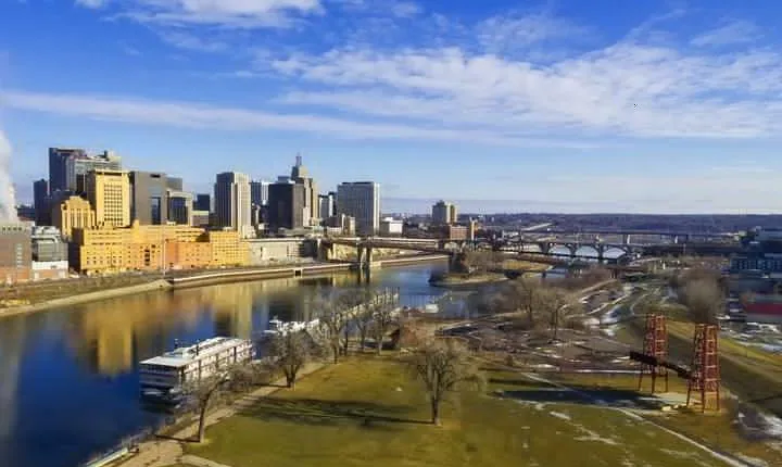 Self Guided Scavenger Hunt: Saint Paul's Soaring Sights!