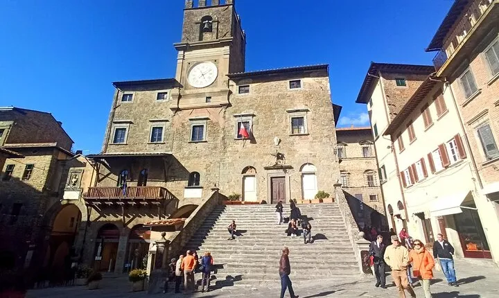 PRIVATE TRANSFER: from Florence to Assisi with stops in Montepulciano & Cortona 