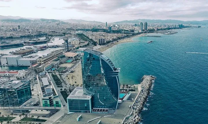 Architectural Barcelona: Private Tour with a Local Expert