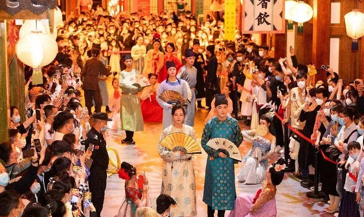 Xi'an Private Trip: History Exploration & Tang Costume Experience
