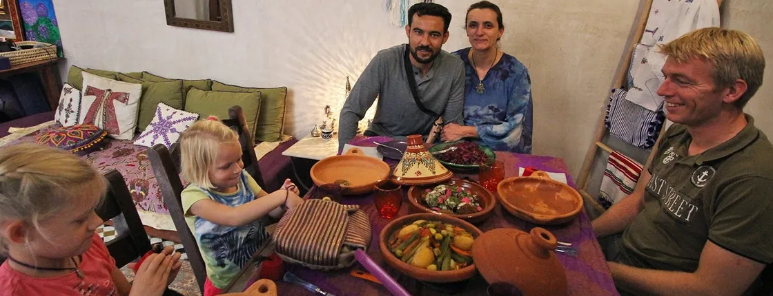 Cultural Dining Experience with a Local Family in Fez