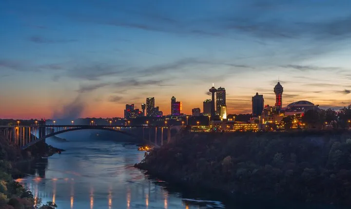 Niagara Falls USA Night, Lights & Dinner