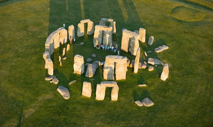 Stonehenge Special Access Guided Evening Tour from London