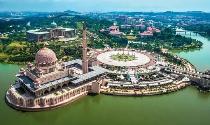 Putrajaya City Tour with Batu Caves and Agriculture Heritage Park