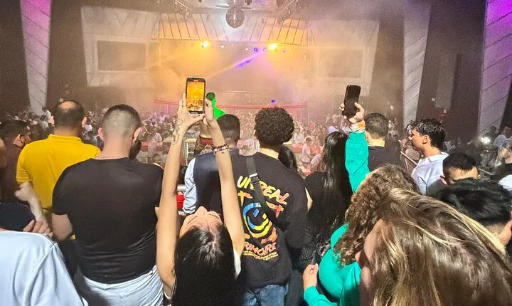 Theatron Party-Tour, 20 Clubs, Map, cocktail, bottle, After-party