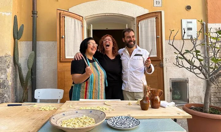 Bari Walking Tour with Pasta Experience
