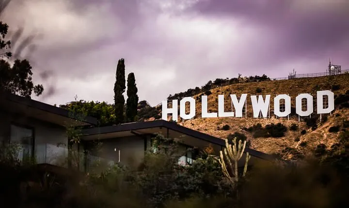 Lost Souls of Hollywood Blvd: a Smartphone Audio Ghost Tour
