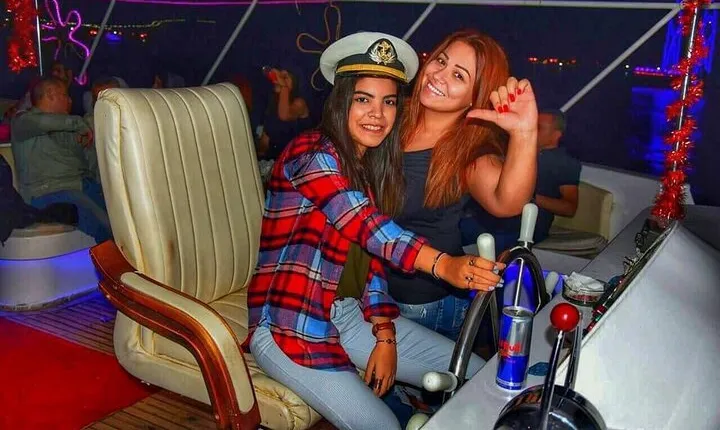 Yacht Cruise with Dinner & Oriental Show