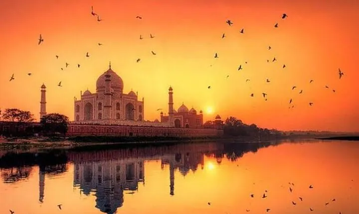 From Delhi: All-Inclusive Taj Mahal Sunrise & Agra Fort Private