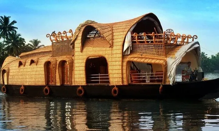 Day Tour in Alleppey and Cochin with Backwater Cruise and Beach