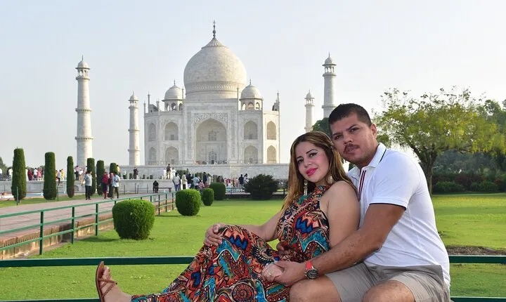 Taj Mahal Day Trip from Delhi by Fastest Train - All Inclusive 