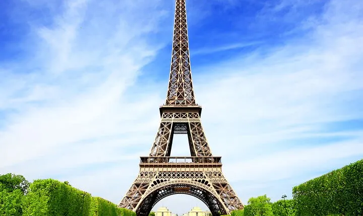 Private Audio Guided Walking Tour in Paris