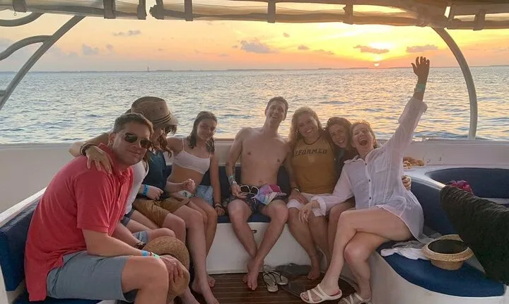 Private Boat Adventure to Isla Mujeres with Open Bar + Transfer from Cancún