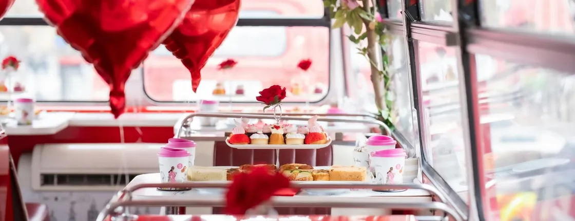 Afternoon tea bus tour of London
