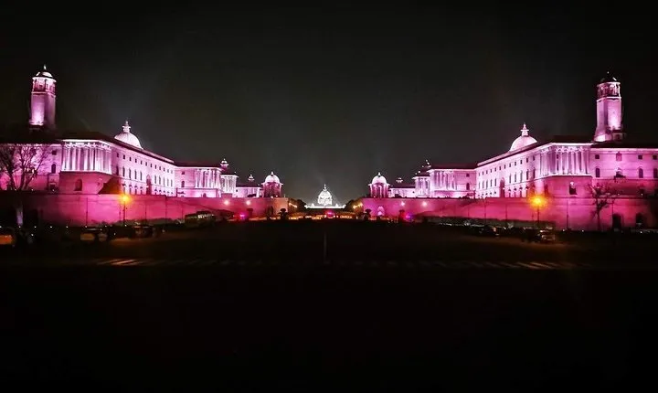 Delhi Nightlife On Bullet Motorbike Tour with Pick Up